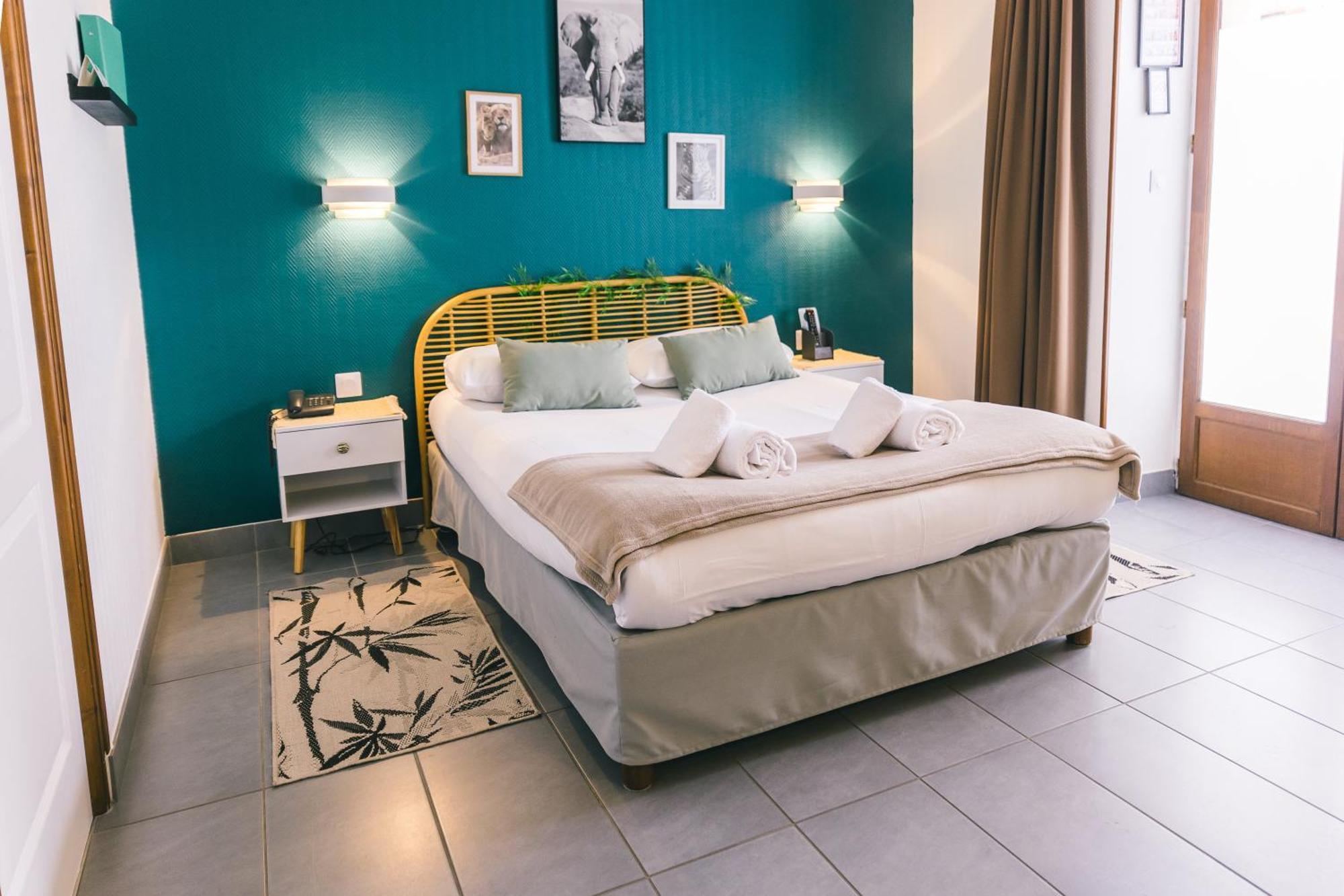 Logis Hotel & Restaurant Le Soleil D'Or Montigny-la-Resle Экстерьер фото