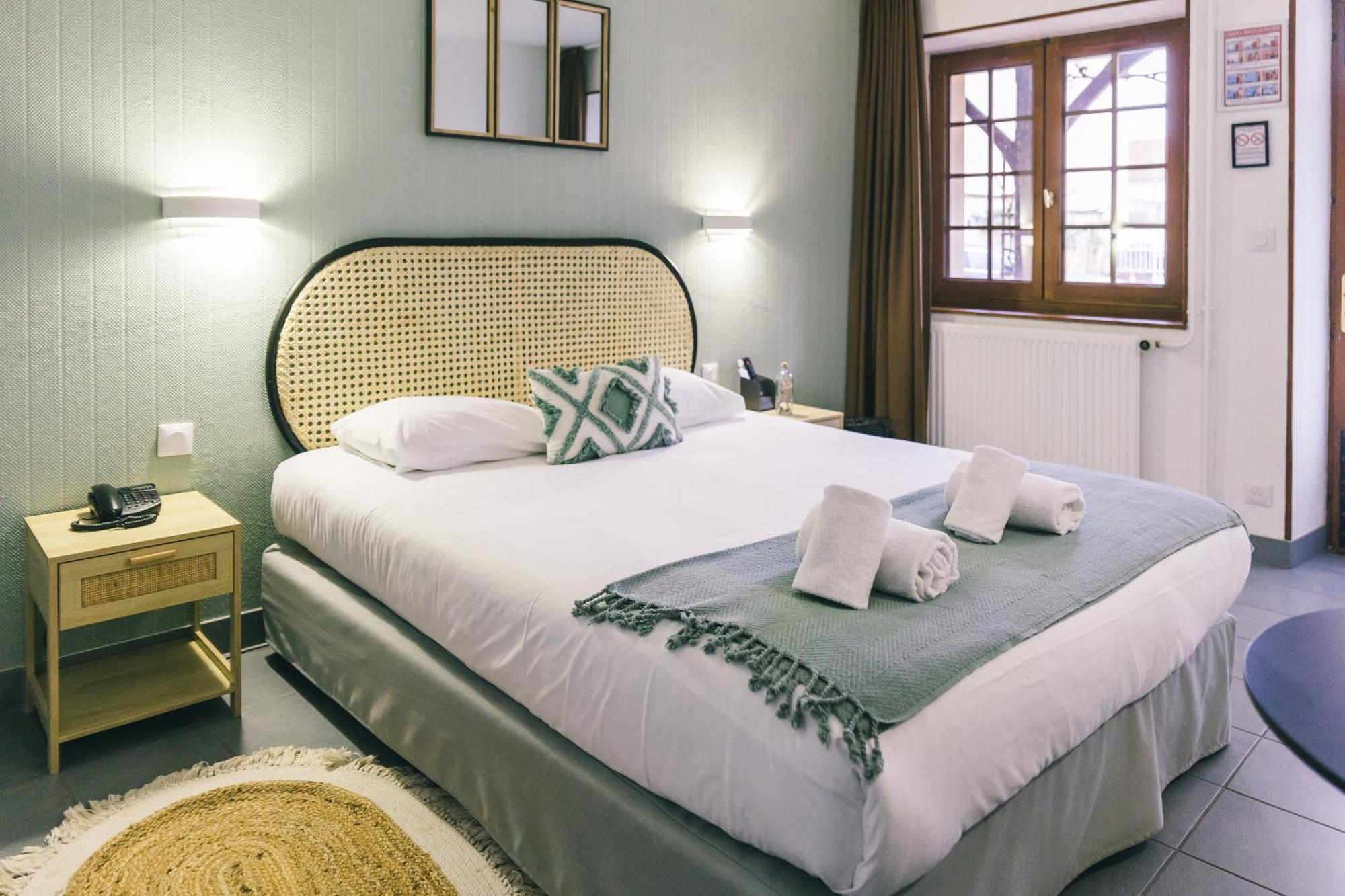 Logis Hotel & Restaurant Le Soleil D'Or Montigny-la-Resle Экстерьер фото