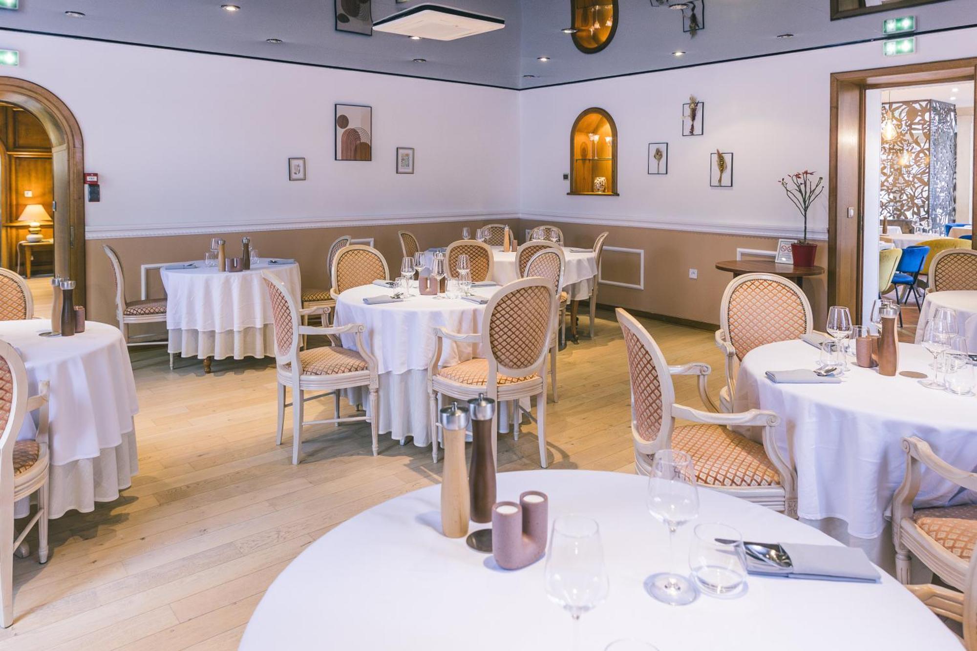 Logis Hotel & Restaurant Le Soleil D'Or Montigny-la-Resle Экстерьер фото