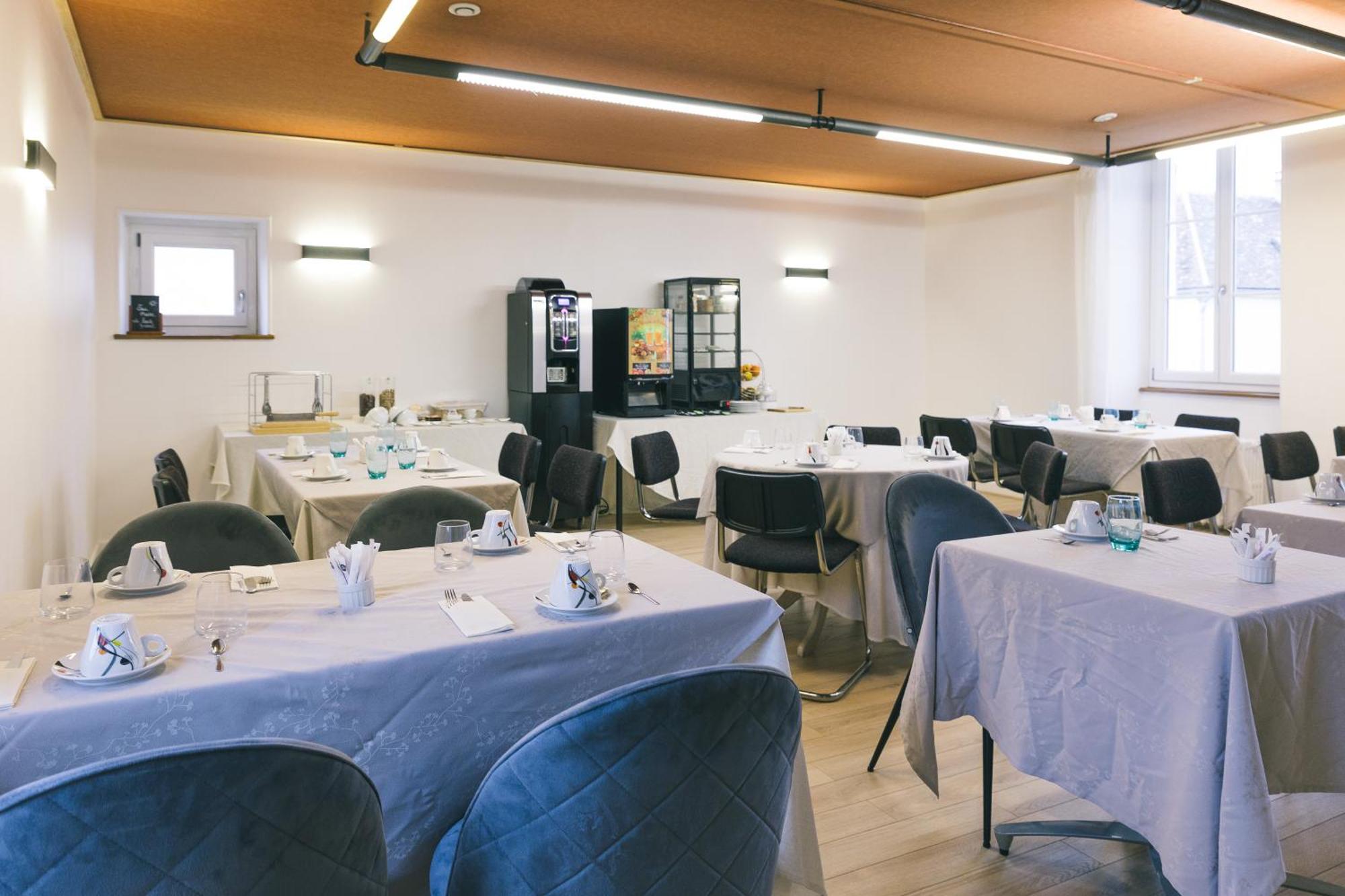 Logis Hotel & Restaurant Le Soleil D'Or Montigny-la-Resle Экстерьер фото
